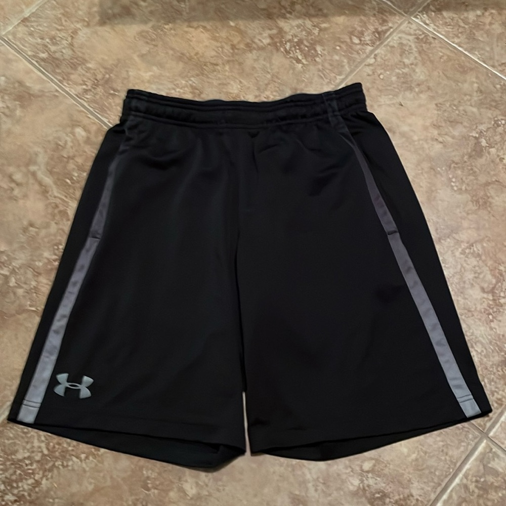 Men’s Under Armor short medium black